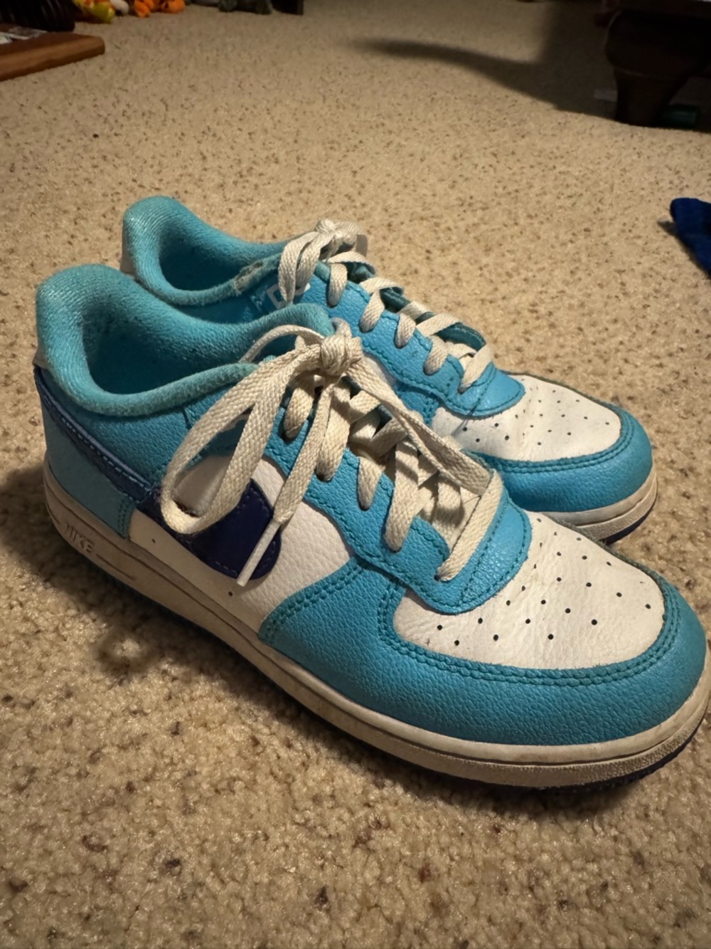 Nike Kids Light Blue and White Low-Top Sneakers size 3